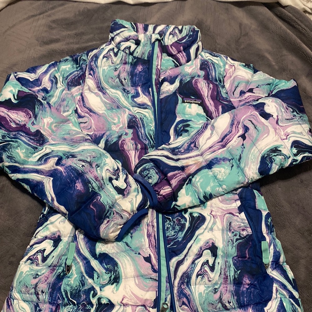 rare girls size 12 marble print Patagonia Puffer jacket dark blue inside&pockets